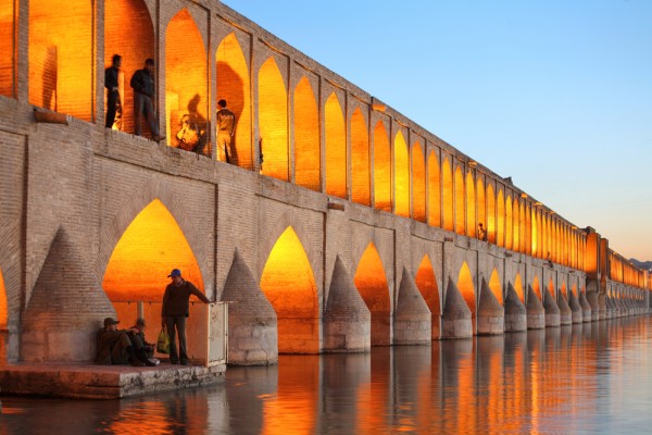 Die-ungewoehnlichsten-Bruecken-der-Welt-Khaju-Bruecke-Isfahan-Iran