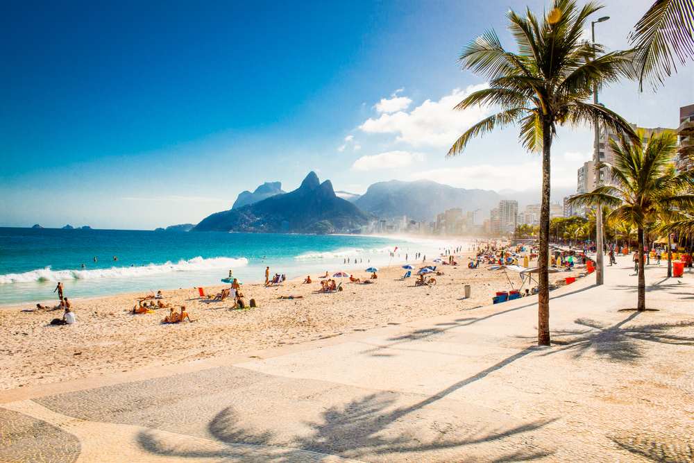 Städte mit Strand Rio de Janeiro, Ipanema Strand, Dois Irmãos, Zwei Brüder, Palmen