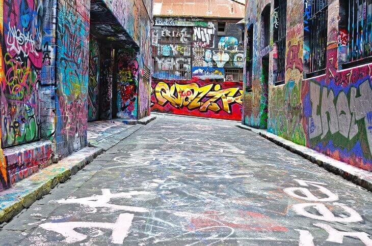 Reasons to travel to Melbourne_ Opodo Travel Blog_Hosier lane street art_famous for its street graffiti
