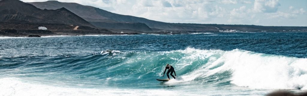 Lanzarote Urlaub, Surfer, Wellen, Atlantik