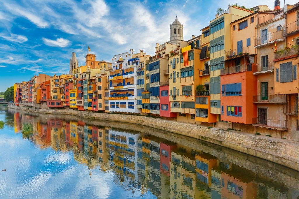 Fluss entlang Girona