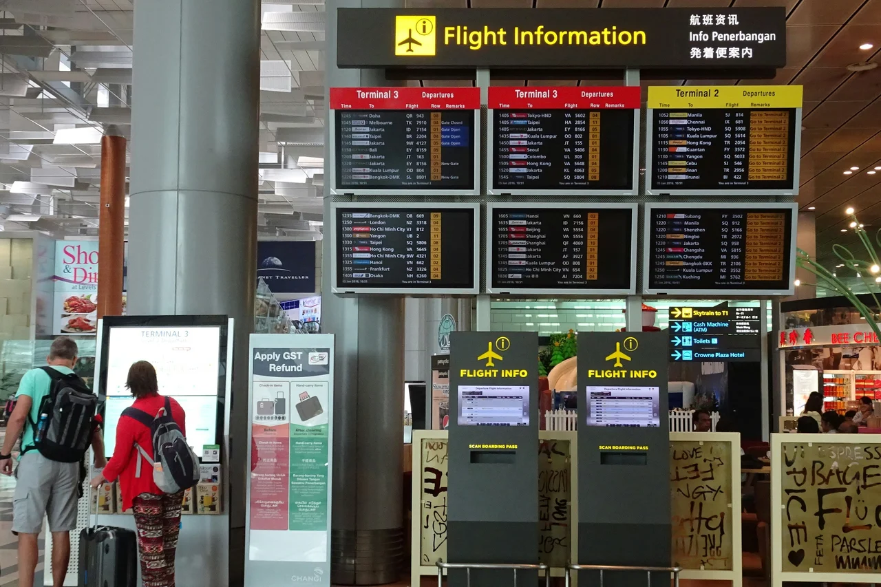 Reisender korrigiert Passdaten beim easyJet Check-in